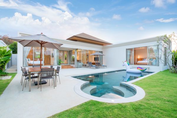 Pool Deck Pouring in Yucaipa
